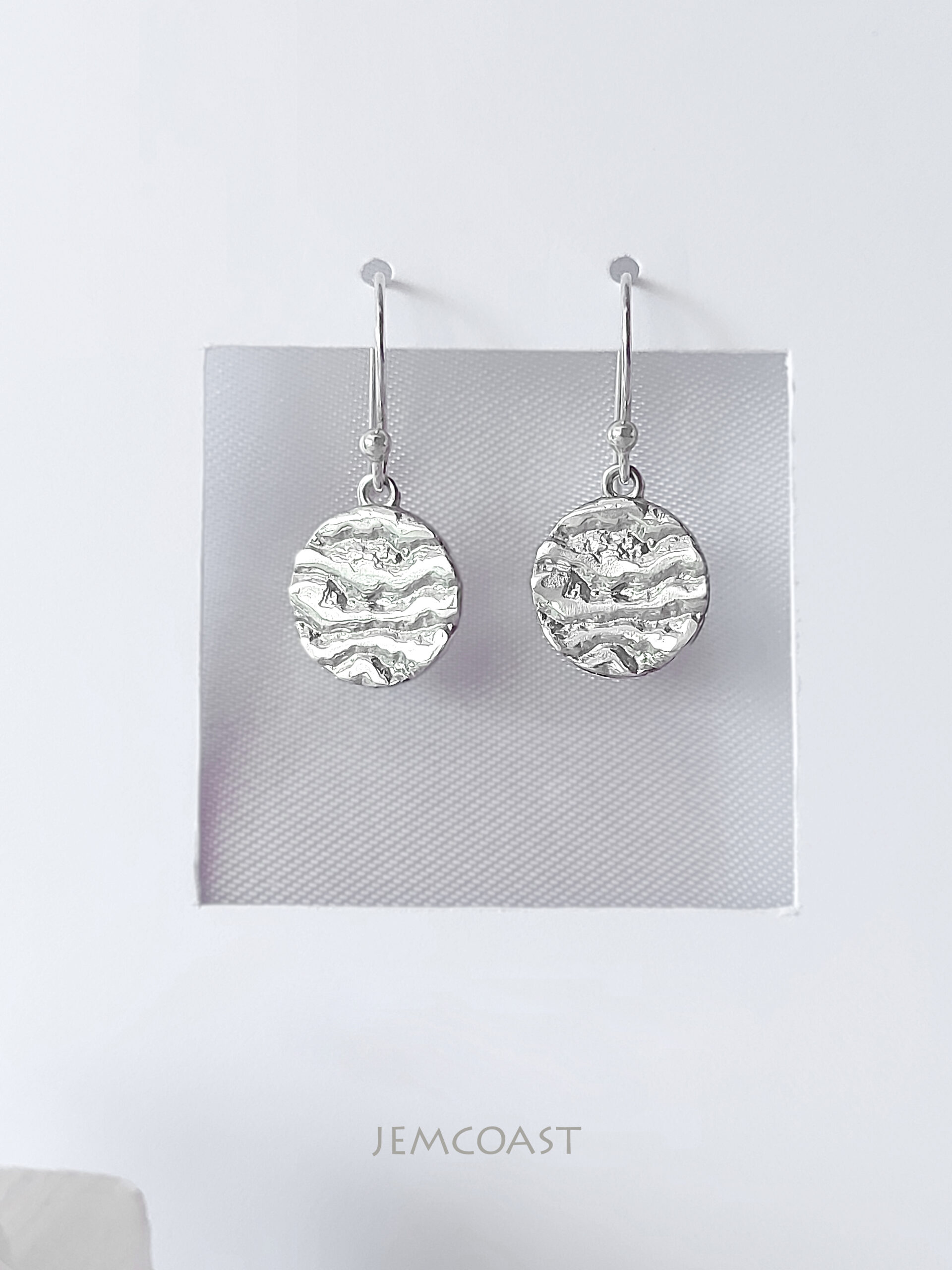 DELICATE DISC EARRINGS Gorgeous small dangle earrings with wavy texture & very shiny, suitable for every occasion! For a minimalist & classy style that every woman loves !