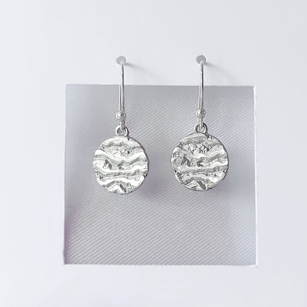 DELICATE DISC EARRINGS Gorgeous small dangle earrings with wavy texture & very shiny, suitable for every occasion! For a minimalist & classy style that every woman loves !