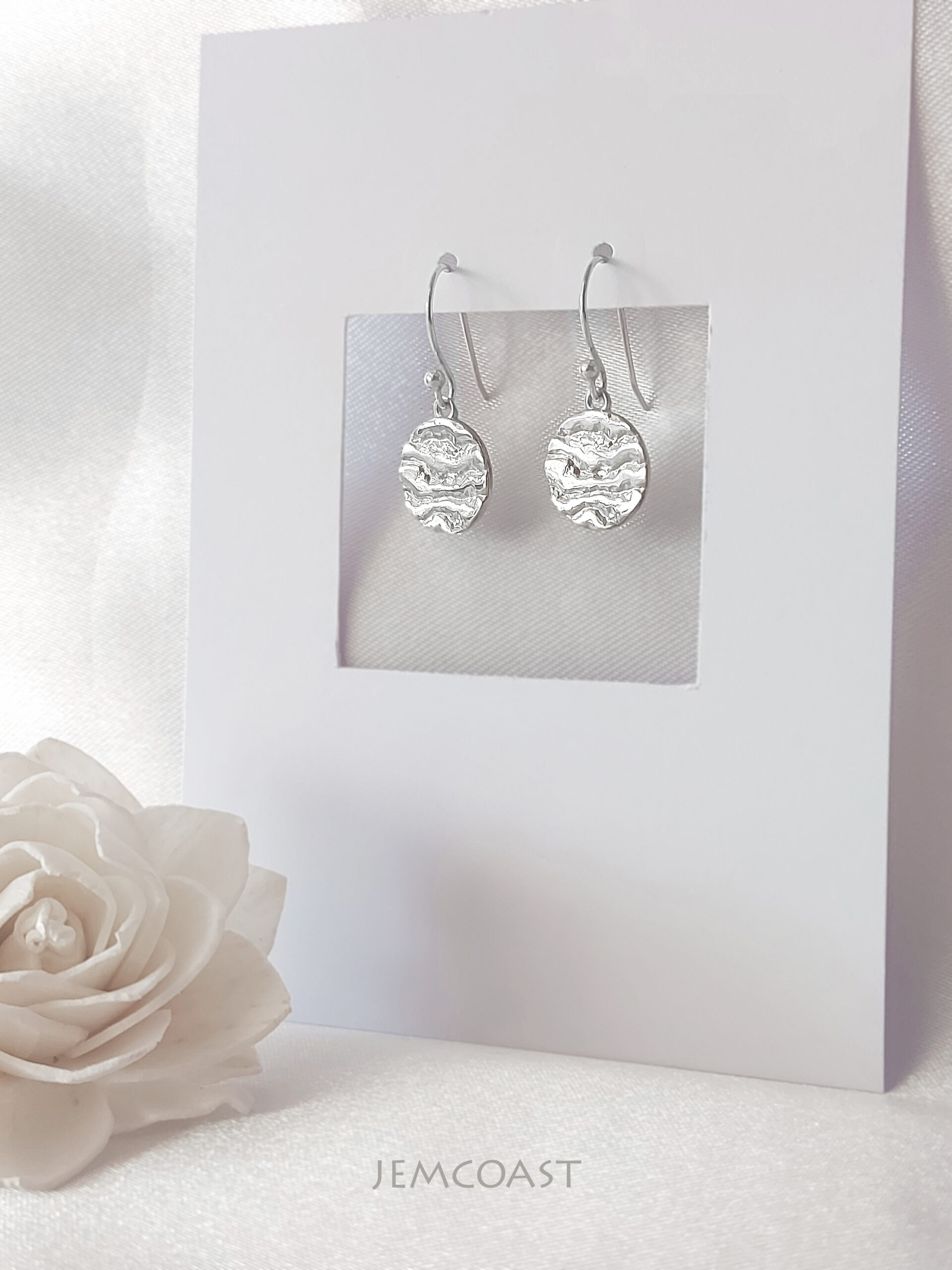 DELICATE DISC EARRINGS Gorgeous small dangle earrings with wavy texture & very shiny, suitable for every occasion! For a minimalist & classy style that every woman loves !