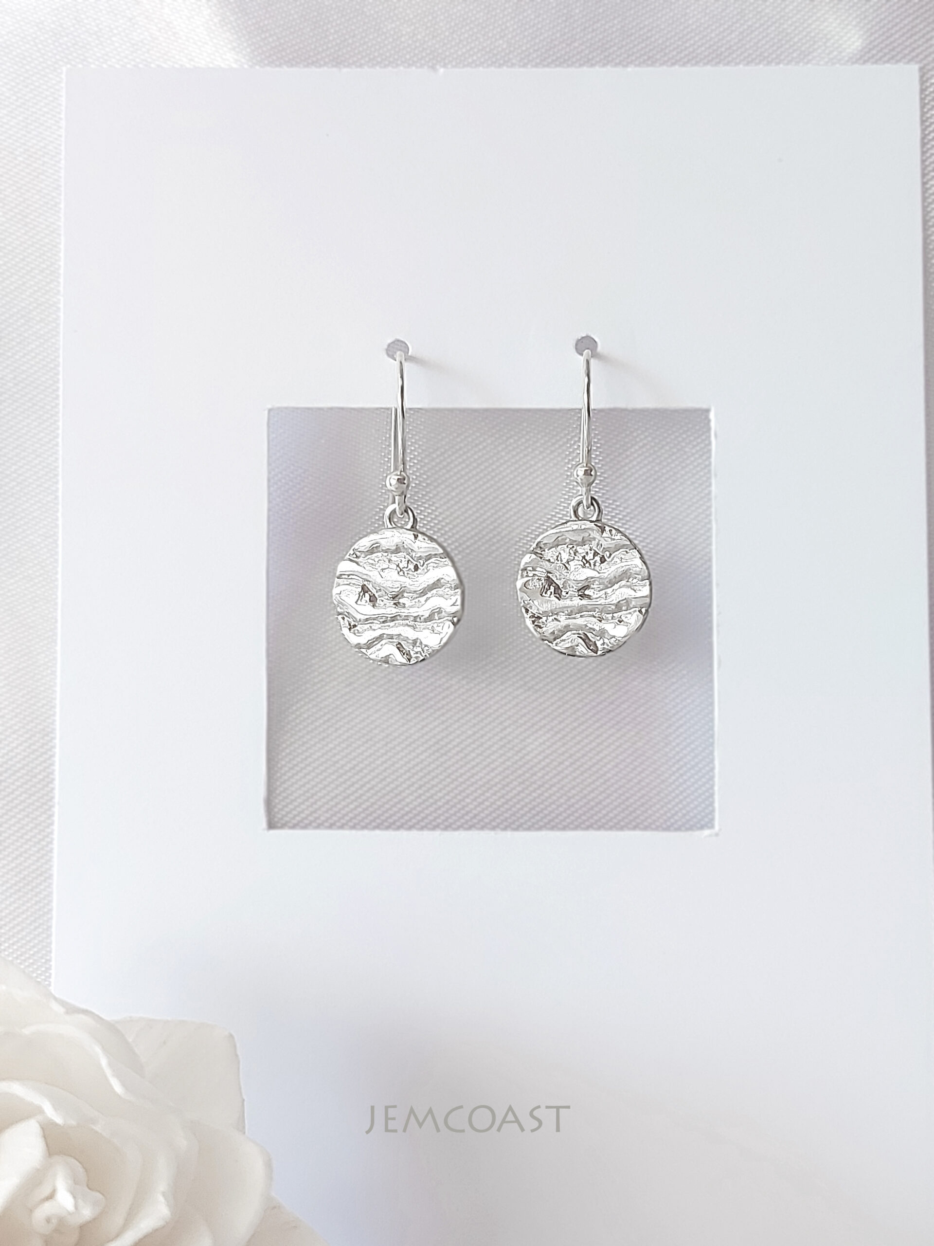 DELICATE DISC EARRINGS Gorgeous small dangle earrings with wavy texture & very shiny, suitable for every occasion! For a minimalist & classy style that every woman loves !